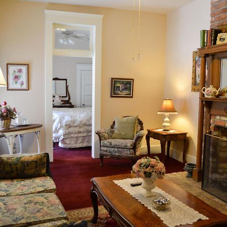 Bisbee Grand Hotel Room photo