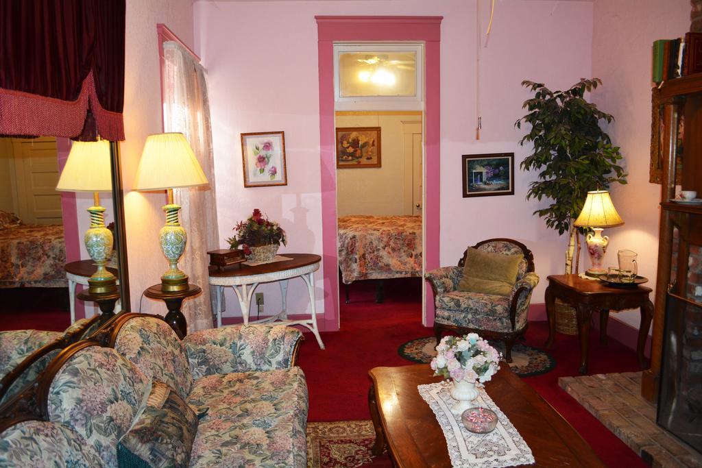 Bisbee Grand Hotel Room photo