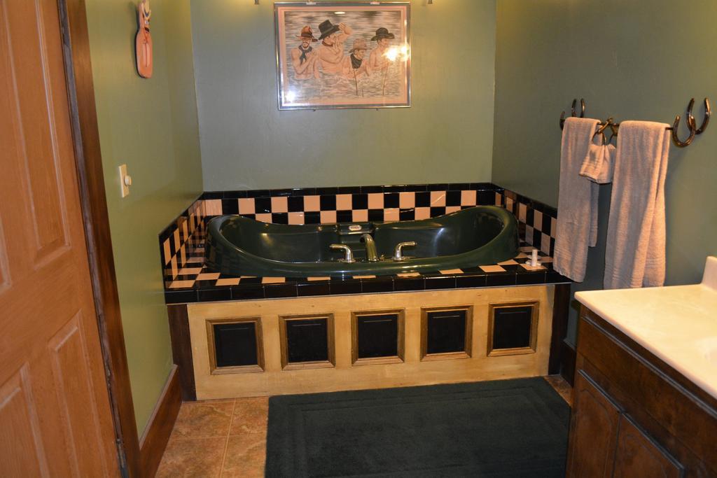 Bisbee Grand Hotel Room photo