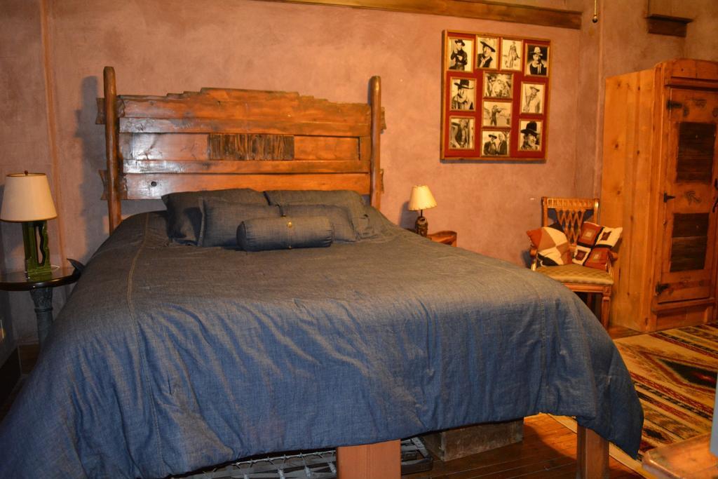 Bisbee Grand Hotel Room photo