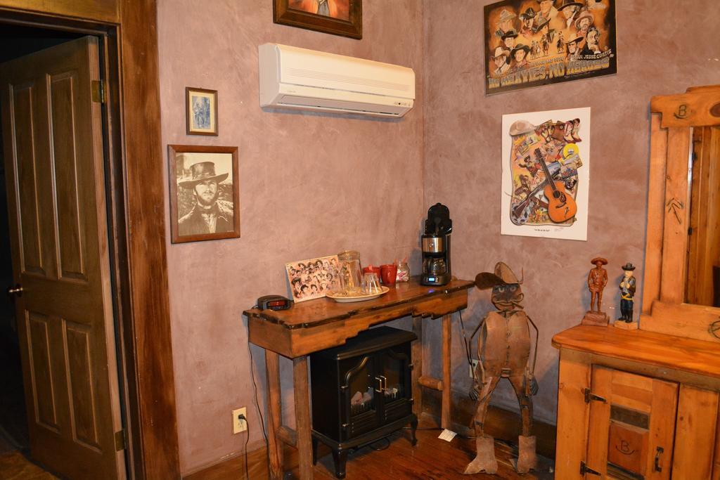 Bisbee Grand Hotel Room photo